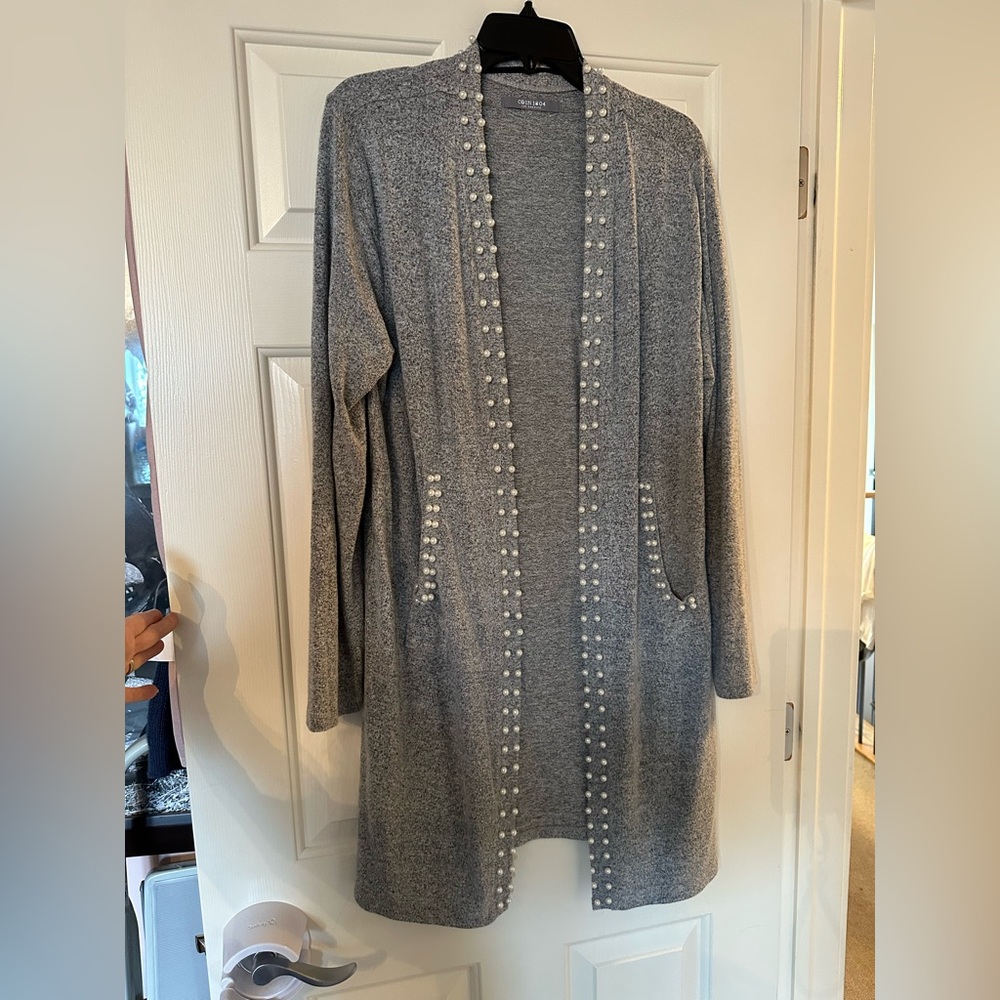Long grey cardigan with pearls
